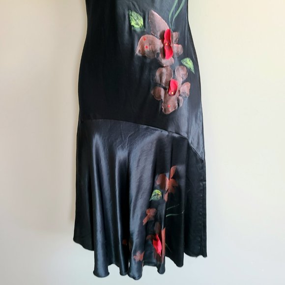 Black silky dress with painted red flowers. - Picture 4 of 11